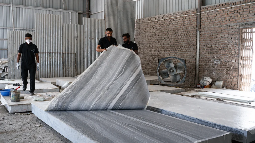 Manual -Peeling- of -Natural -Flexible -Slate -Veneer -Sheet -From -Raw -Stone -Block- in- Factory